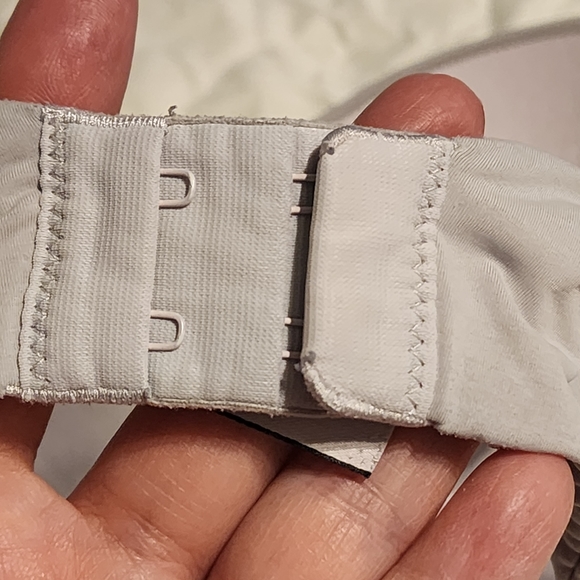 VS tshirt bra, 34DD - Picture 5 of 6